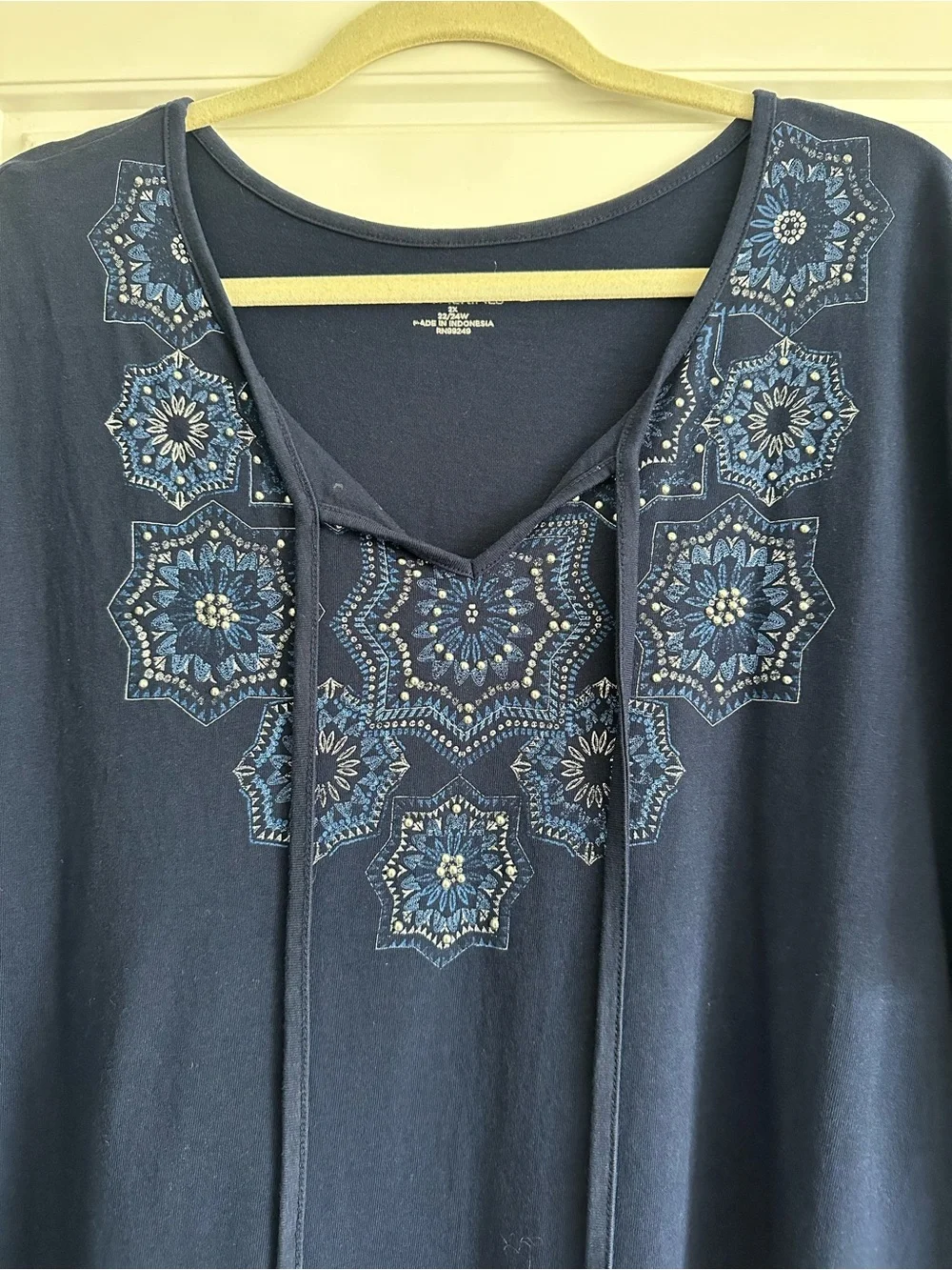 Catherines plus size 2X Navy Short Sleeve V-Neck Top with Embellished neckline - Picture 2 of 10